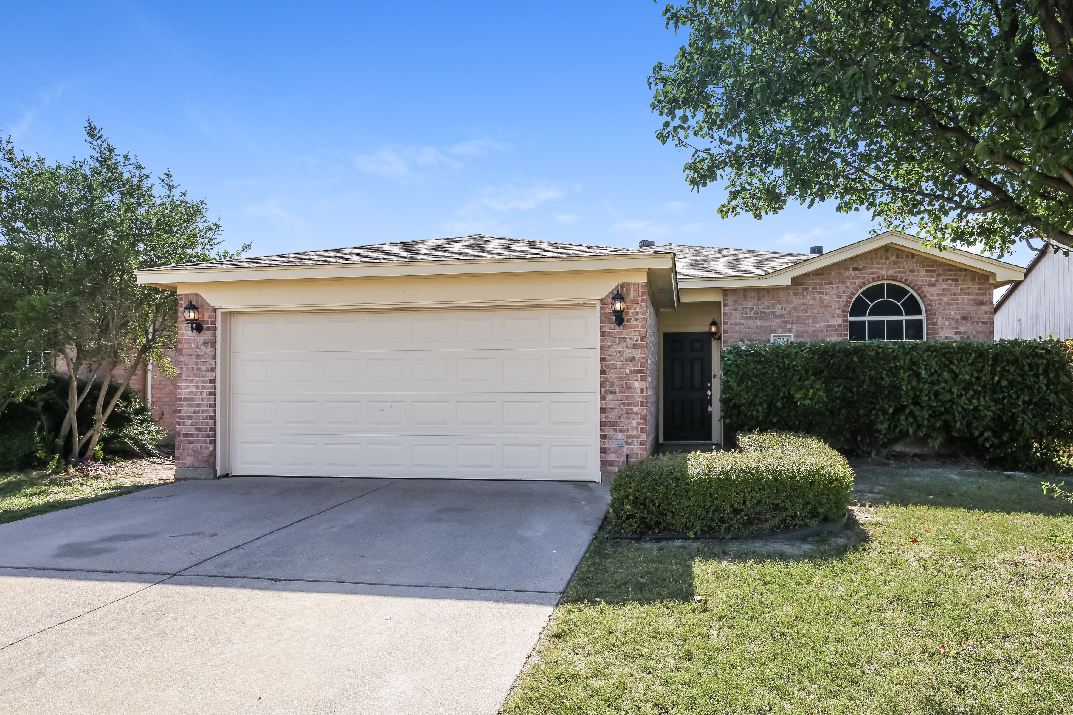 8724 Limestone Dr Fort Worth, TX 76244